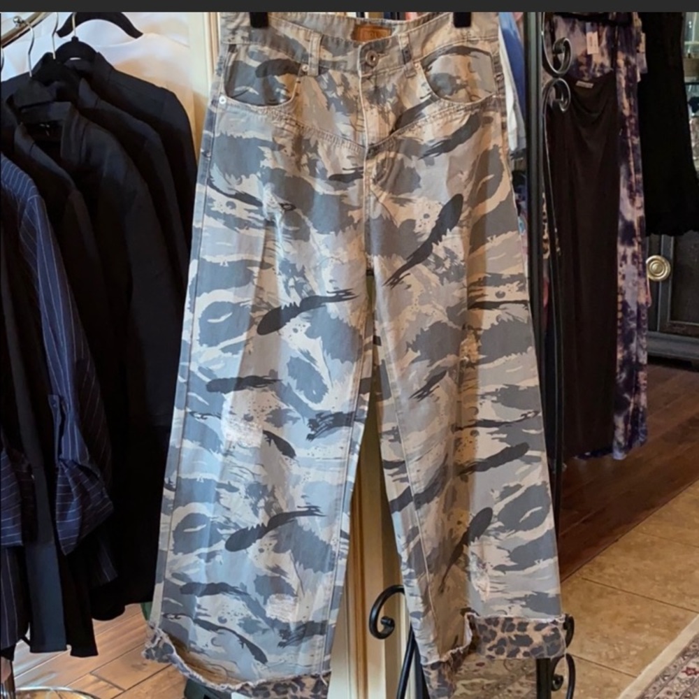 POL Camo leopard cuff pants. Size 28